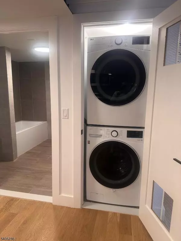 East Orange City, NJ 07017,19 N Harrison St