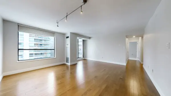 Toronto C02, ON M4V 3A5,47 St Clair AVE W #803