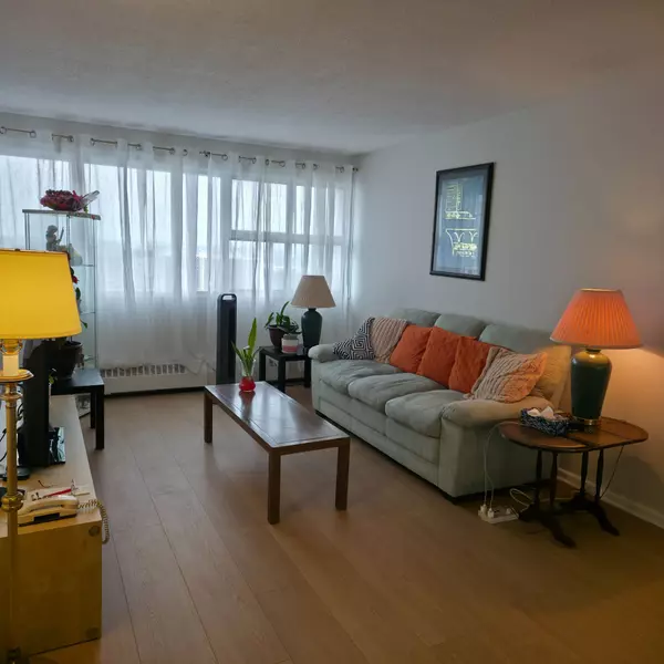 Toronto C11, ON M3C 1S5,715 Don Mills RD #2504