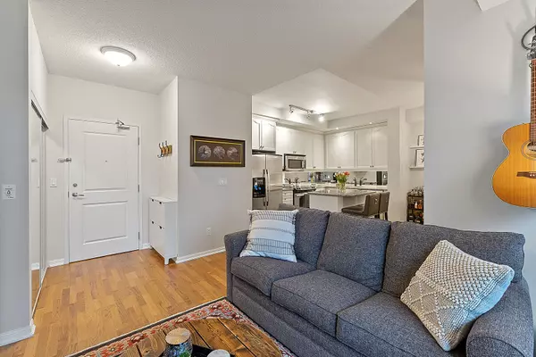 Toronto C01, ON M5V 1A9,628 Fleet ST #316