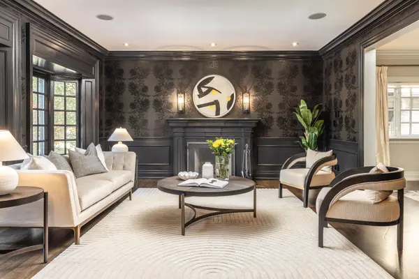 Toronto C12, ON M4N 1R8,27 Bayview Wood