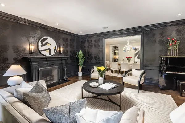 Toronto C12, ON M4N 1R8,27 Bayview Wood