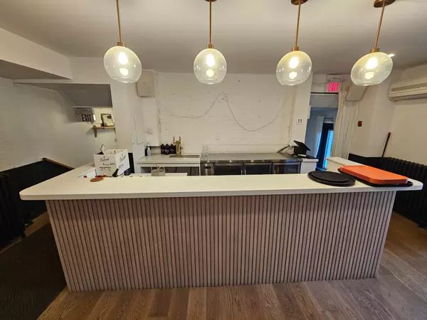 Toronto E02, ON M4L 1H8,1963 A Queen ST E