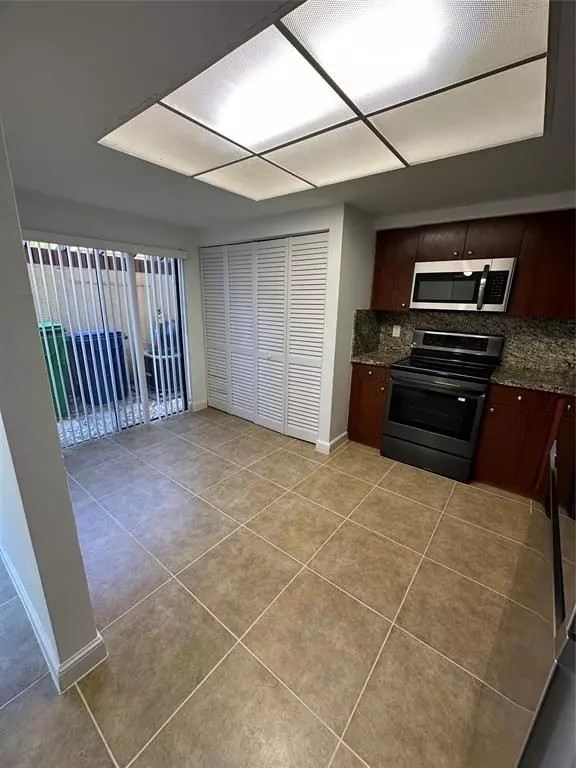 Sunrise, FL 33351,4624 NW 90th Ave #4624