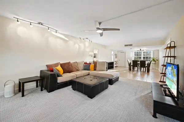 Pompano Beach, FL 33069,3900 Oaks Clubhouse Dr #310