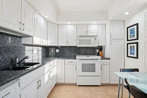 Pompano Beach, FL 33069,3900 Oaks Clubhouse Dr #310