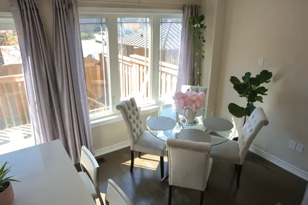 Barrie, ON L4M 0K6,37 Cygnus CRES