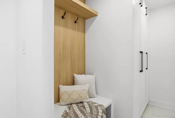 Toronto W01, ON M6S 3N4,60 Southport ST #909