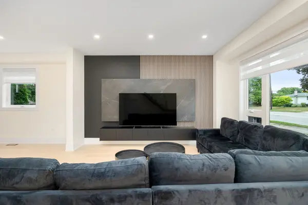 Burlington, ON L7N 2E5,584 WALKERS Line