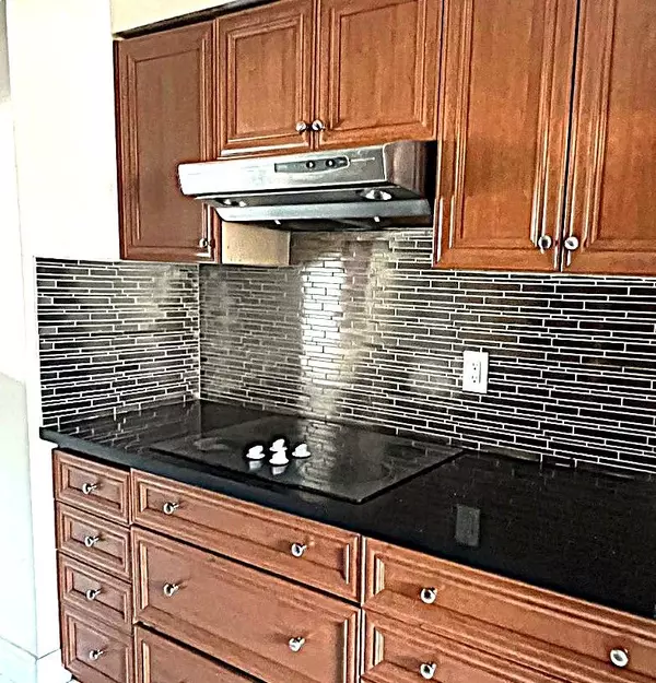 Brampton, ON L6T 3Z4,2 Carleton PL #2