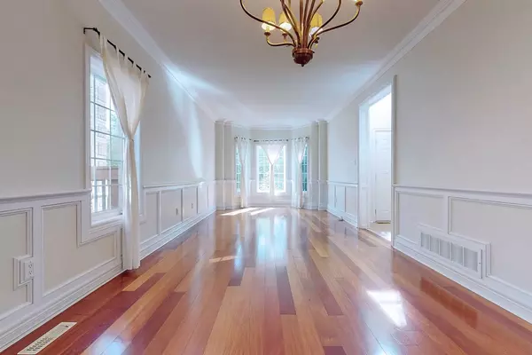 Oakville, ON L6L 6B4,3074 Shannon CRES