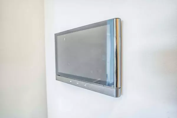 Oakville, ON L6M 5P9,405 Dundas ST W #206