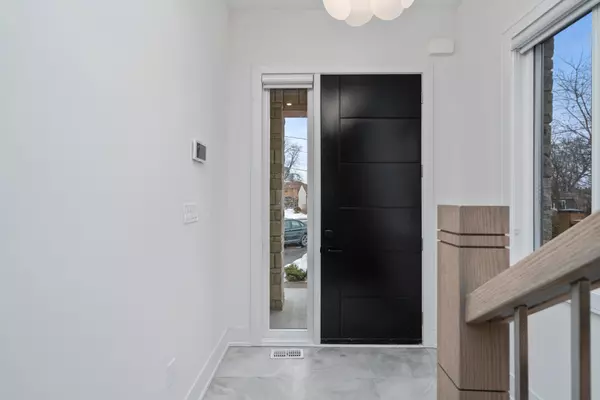 Mississauga, ON L5G 3Y8,1076 Roosevelt RD