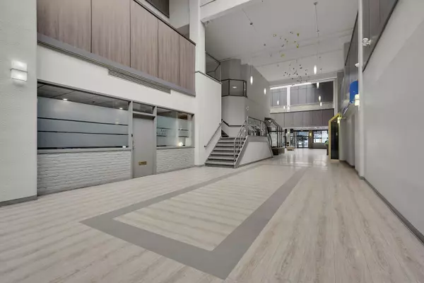 London East, ON N6B 1V5,379 Dundas ST #118-119