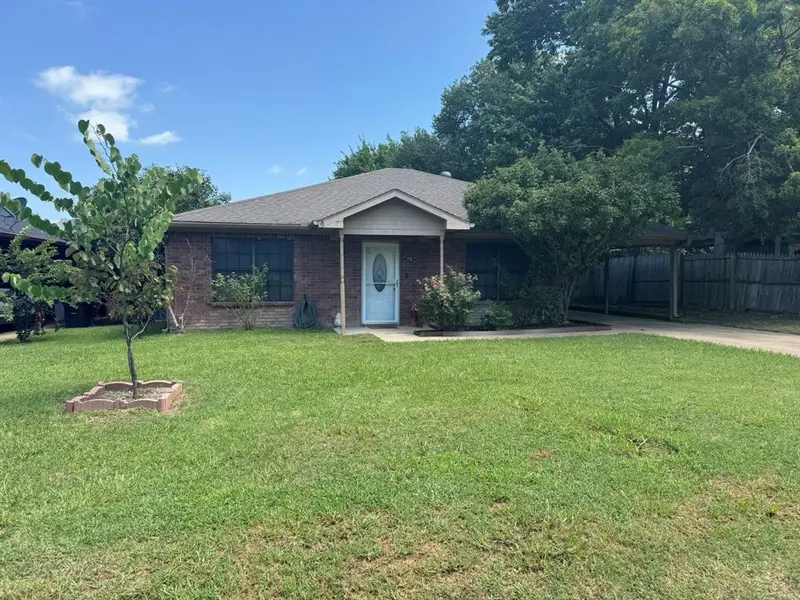 705 E James Street, Wills Point, TX 75169