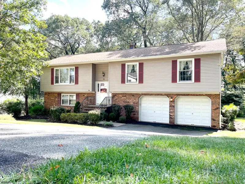 19 Chestnut Hill Rd, Randolph Twp., NJ 07869