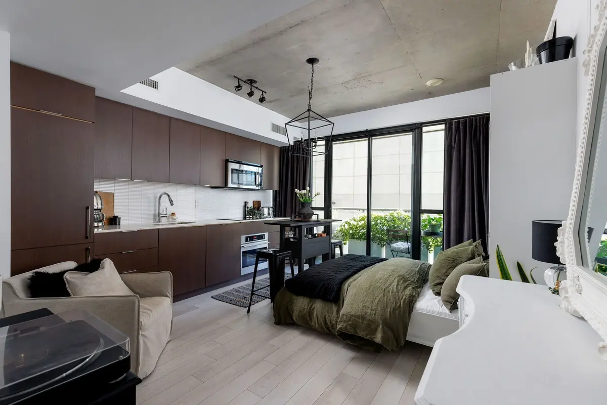 Toronto C01, ON M6K 0B3,5 Hanna AVE #223