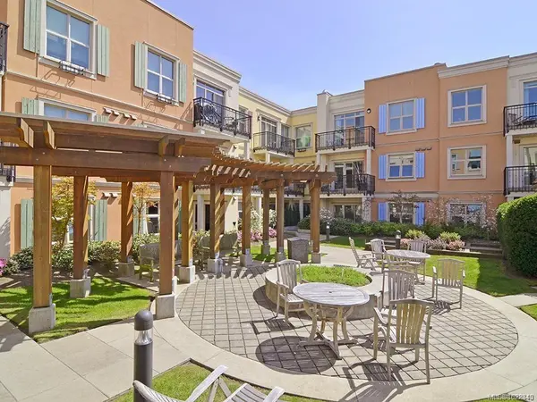 1620 McKenzie Ave #210, Saanich, BC V8N 0A1