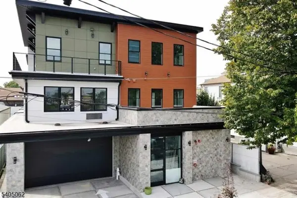 82-84 E 31St St #202, Bayonne City, NJ 07002