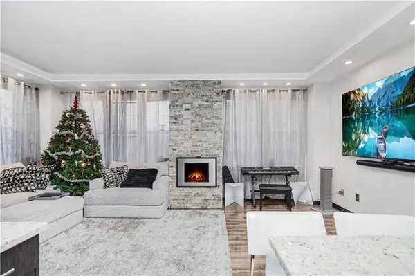 45 Oceana DR East #4G, Brooklyn, NY 11235