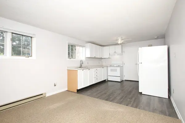 Oshawa, ON L1G 3N4,42 Tecumseh AVE #2