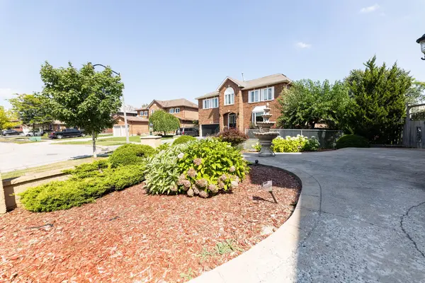 23 Leah CRES, Ajax, ON L1T 3J2