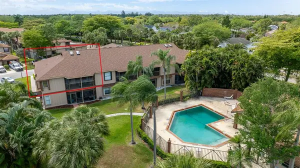 Greenacres, FL 33413,900 Crosswinds Dr #D2