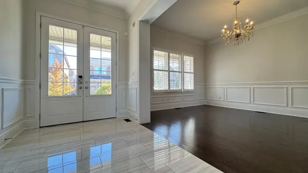 Aurora, ON L4G 3J1,10 Ken Sinclair CRES