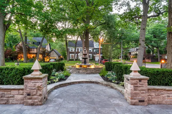 57 Baby Point CRES, Toronto W02, ON M6S 2B7