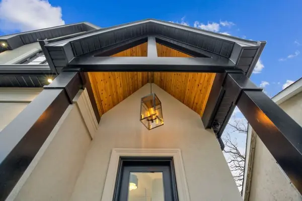 Mississauga, ON L5E 2C7,1042 Meredith AVE