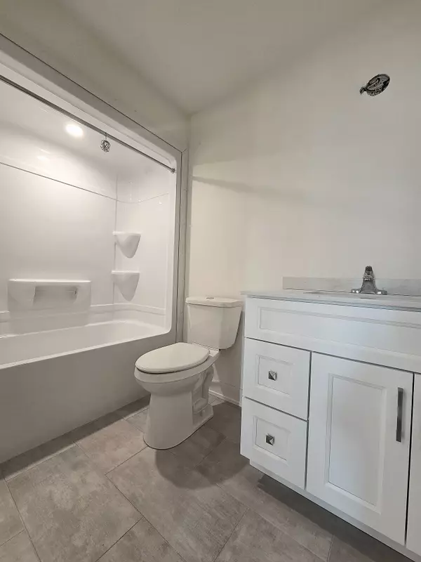 Russell, ON K0A 1W0,325 Voyageur PL