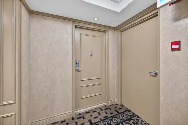 Hamilton, ON L8E 3W6,301 Frances AVE #907