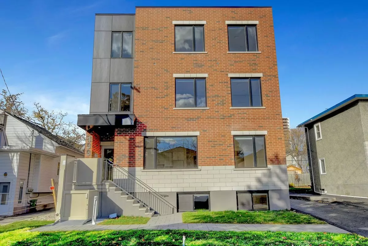 Overbrook - Castleheights And Area, ON K1K 1P7,199 Columbus AVE #4