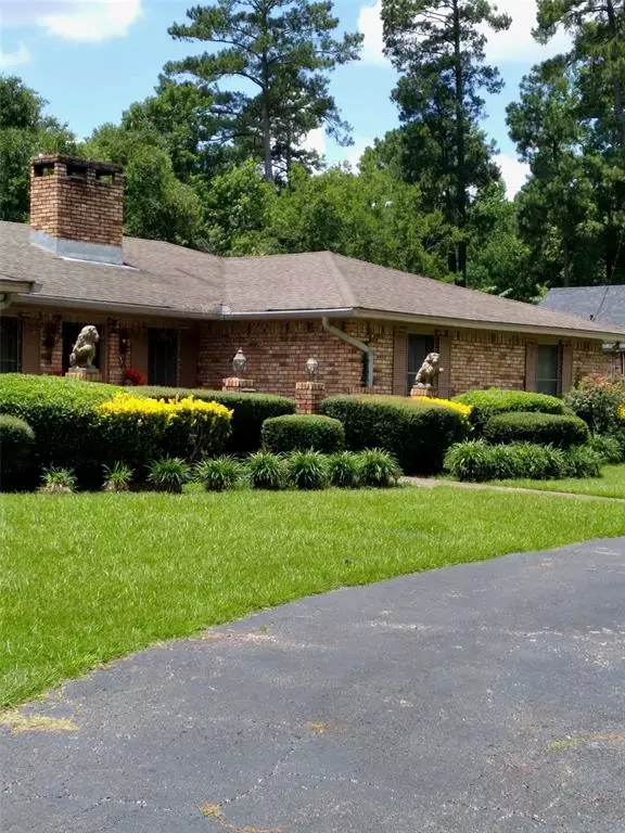 386 County Road 1130,  Center,  TX 75935