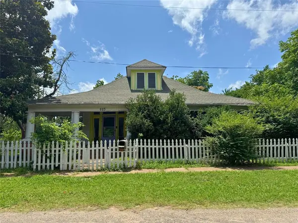 603 N. 2nd St.,  Honey Grove,  TX 75446