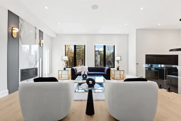 Toronto C07, ON M2R 1H6,422 Hounslow AVE