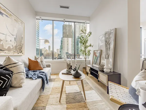 5 St Joseph ST #402, Toronto C01, ON M4Y 0B6