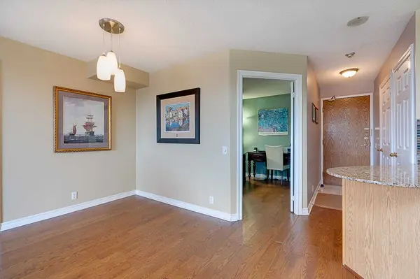 Toronto C13, ON M4A 2X9,1720 Eglinton AVE E #827