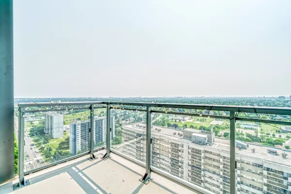 Toronto E09, ON M1G 0A6,30 Meadowglen PL #LPH2802