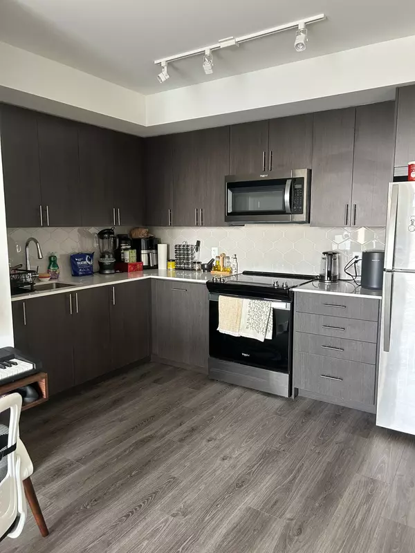Oshawa, ON L1H 7K4,2545 Simcoe ST N #207