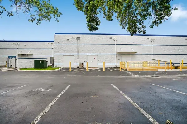 Oakland Park, FL 33311,1605 W Oakland Park Blvd