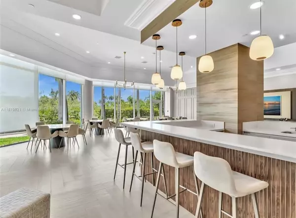 Sunny Isles Beach, FL 33160,16500 Collins Ave #356