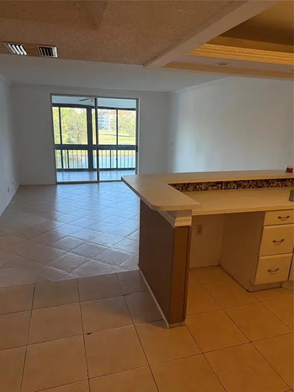 Lauderhill, FL 33319,3740 Inverrary Dr #3D