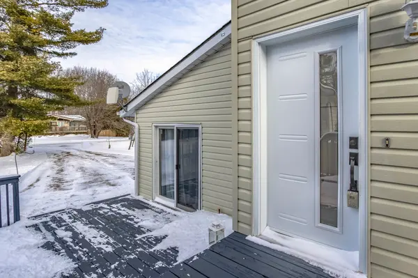 Tay, ON L0K 2A0,9 Davis DR