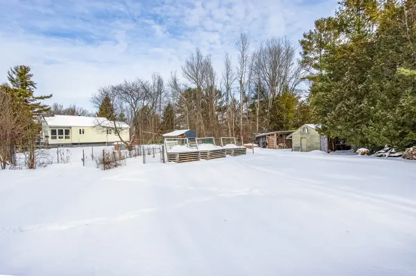 Tay, ON L0K 2A0,9 Davis DR