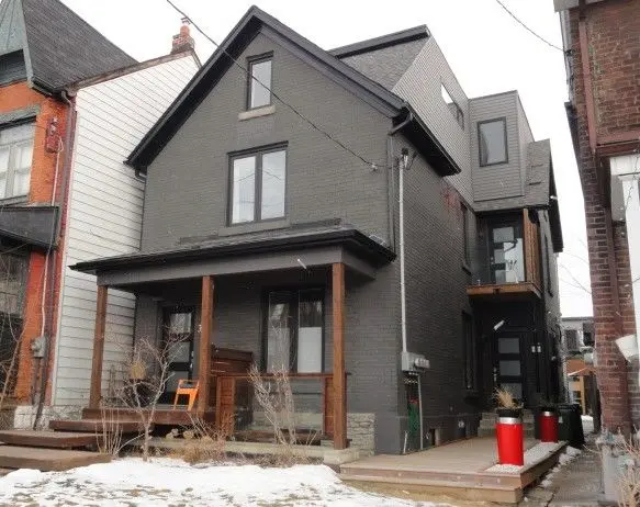 33 Edwin AVE, Toronto W02, ON M6P 3Z2