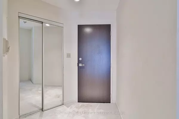 Toronto W06, ON M8V 3X6,2269 Lake Shore BLVD W #611