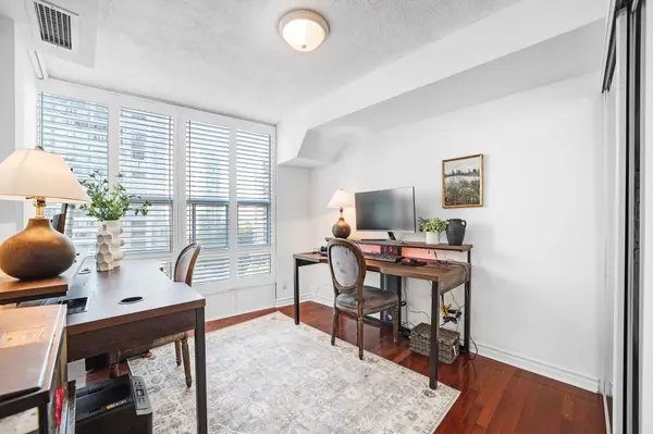 Mississauga, ON L5B 4M1,1 Elm DR W #1005