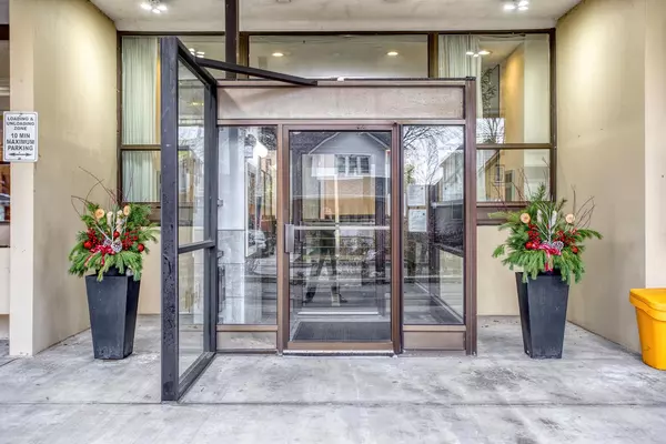 Kitchener, ON N2G 4M1,81 Church ST #403