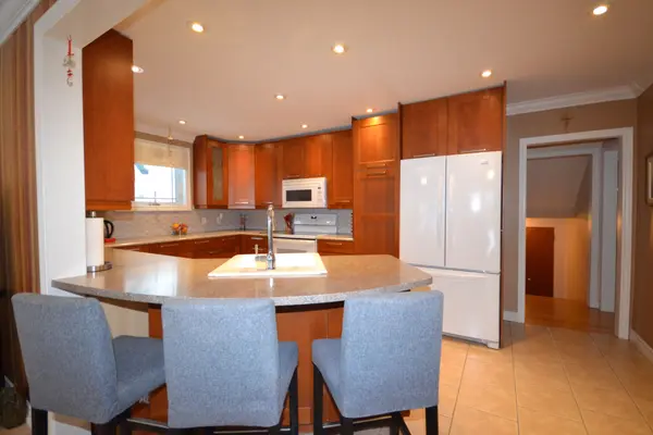 Clarence-rockland, ON K4K 1E5,909 Chapman ST